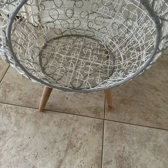 Pet bed - cool design never used